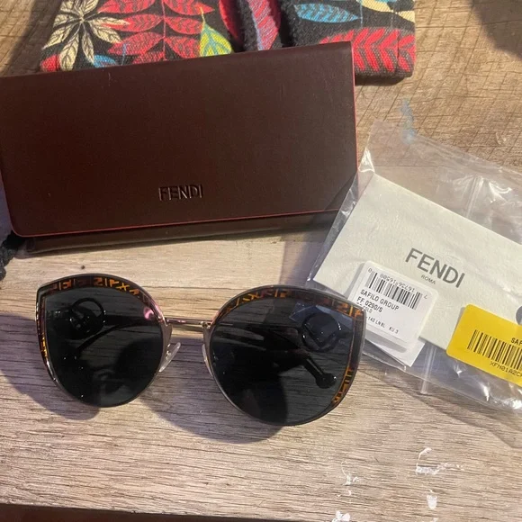 Brand new (never worn ) Fendi shades Brand new (never worn ) Fendi shades main image 2